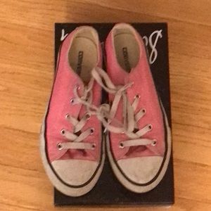 Kids low top Converse shoes for girls.